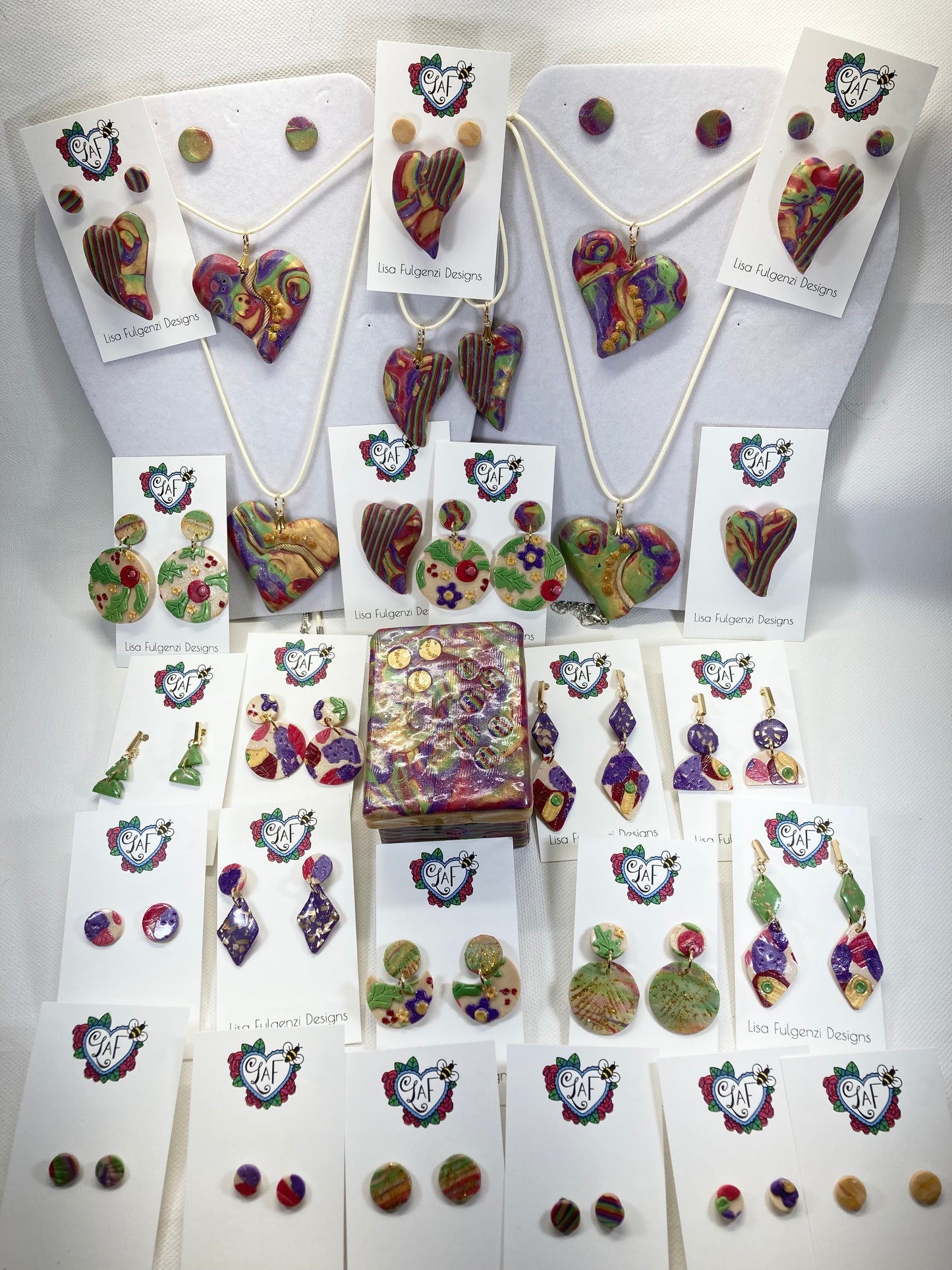 Holiday Vintage Colors Offset Heart Brooch and Striped Stud Earrings Set