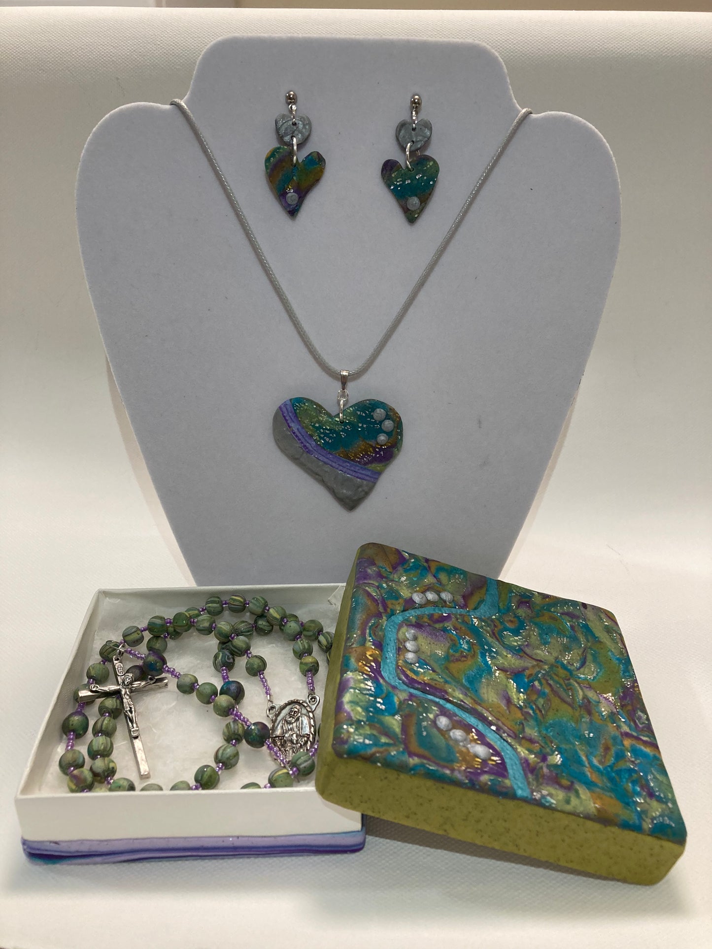 Bearutiful Broken Hearts Teal River and Silver Accents Pendant and Earrings Set